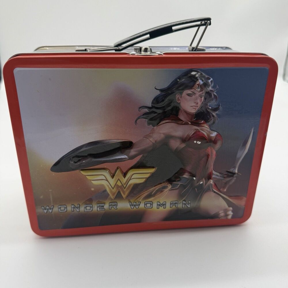 Vtg DC Comics 3D Wonder Woman Metal Lunch Pail And Emboss Tumbler